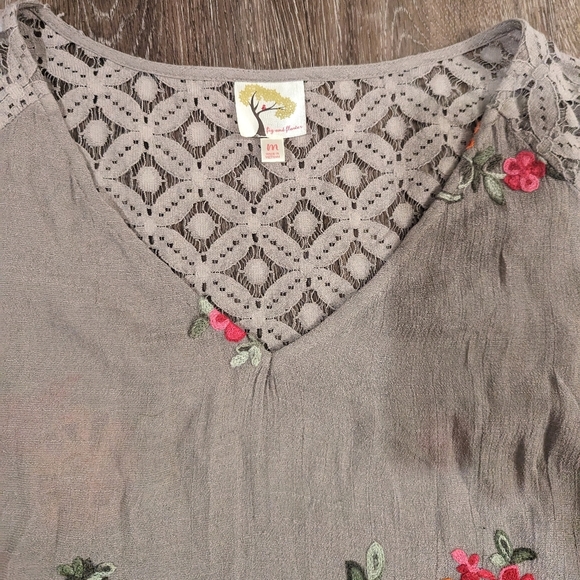 Fig and Flower embroidered boho floral tie front top - Picture 4 of 10